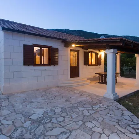 Villa Jure *