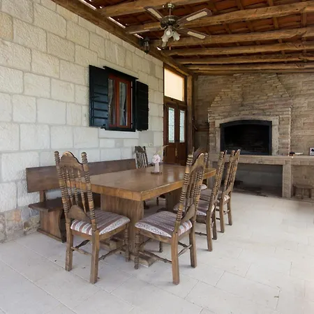 Villa Jure