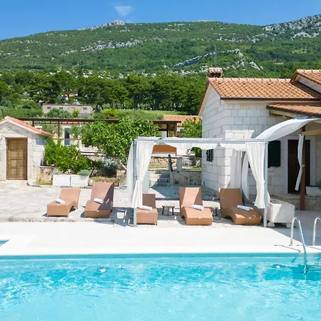 Villa Jure