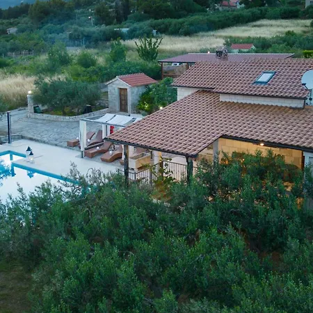 Villa Jure *